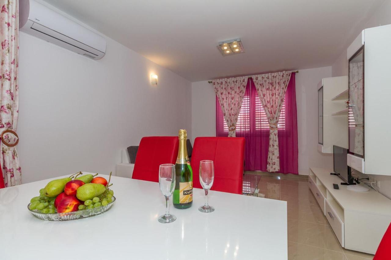 Apartments Villa-Ines Center Vodice Eksteriør bilde