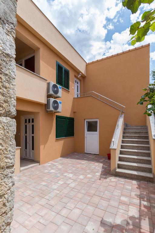 Apartments Villa-Ines Center Vodice Eksteriør bilde