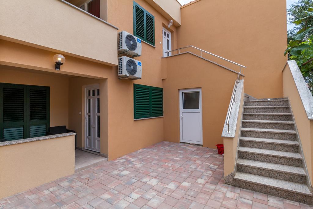 Apartments Villa-Ines Center Vodice Eksteriør bilde